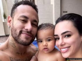 neymar-exibe-clique-enquanto-curte-piscina-com-bruna-biancardi-e-mavie:-‘assumiram?’